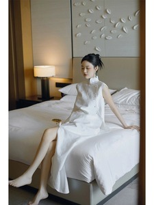 新中式复古旗袍改良无袖白色新款晨袍女新娘敬酒服订婚礼服套装