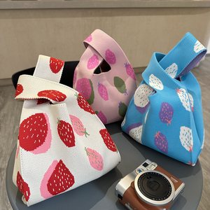 新款草莓针织手提包女韩版可爱甜美便捷饭盒袋毛线手拎水桶包托特