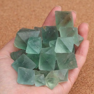 东海水晶 天然绿萤石八面体水晶碎石原石消磁石矿物标本荧石