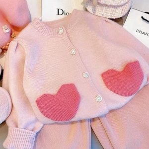 女童春秋季韩版洋气甜美粉色针织开衫女宝宝爱心单排扣毛衣外套潮