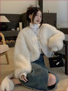 新款小香风气质高级感欧货温柔系短款白色羊羔绒毛毛外套女秋冬装