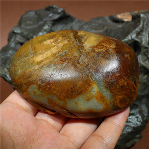 267克褐色皮新疆和田籽料青白玉原石把件玉龙河真皮雕刻厂家直销