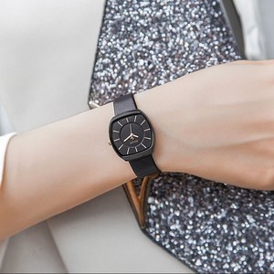 韩国潮流小众手表女简约气质学生韩版复古表时尚皮带黑色个性腕表