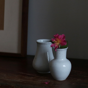 陶艺风日式小号花瓶 粗陶泥雾白色手工花器 复古质感桌面装饰摆设