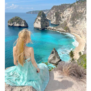 泰国巴厘岛沙滩裙多巴胺海边度假穿搭吊带连衣裙女夏超仙气质露背