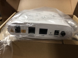 全新原装中兴F411 EPON光纤猫 1网口+1语音整箱 特价出售