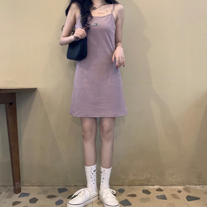 性感吊带连衣裙女2024新款夏季韩版短裙修身显瘦气质无袖紫色裙子