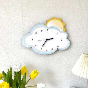 简约卡通创意太阳云朵装饰挂墙钟表客厅儿童房静音时钟可爱挂钟