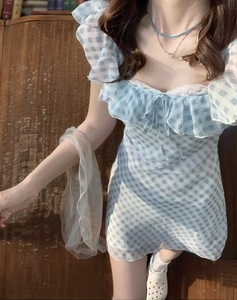 蓝色格子吊带仙女裙连衣裙女夏高级感减龄设计感小众收腰蕾丝短裙