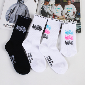 原创个性嘻哈潮牌涂鸦字中长筒袜子男女四季欧美街头滑板篮球潮袜