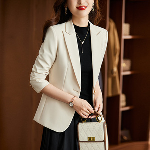 米白色短款西装外套女春季2024新款上衣高级感小个子职业西服套装