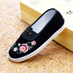 老北京大松紧布口女式布鞋手工上线刺绣花朵软底一脚蹬黑布鞋新款