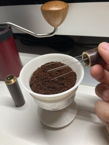 五根针意式摩卡壶咖啡粉布粉针打散结块减少通道效应让萃取更均匀