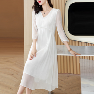 时髦洋气V领纱料连衣裙女2024春夏新款时尚设计感减龄白色裙子