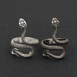 新款欧美复古镀银烤漆灵蛇戒指男女通用开口合金蛇形指环朋克饰品