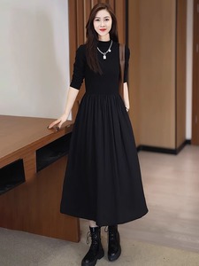黑色半高领连衣裙女2024春季新款法式高腰显瘦中长款内搭打底裙子