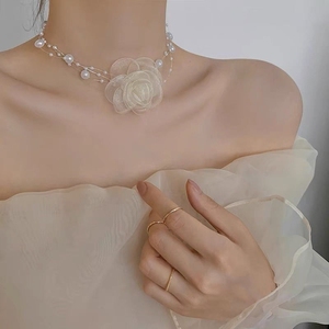 订婚装饰珍珠玫瑰花朵项链新娘伴娘脖子配饰品配婚纱拍照出片链子