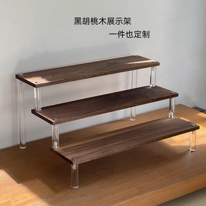 实木三层盲盒收纳展示架香水整理架桌面阶梯架木质手办阶梯置物架