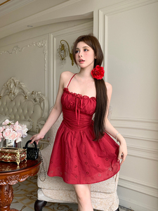 法式蕾丝露背红色吊带连衣裙女夏季绝美生日短裙收腰又甜又辣裙子