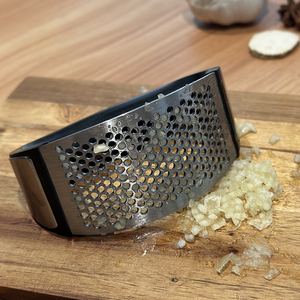 304不锈钢压蒜器环形多功能手动蒜泥器创意捻蒜器厨房磨蒜神器