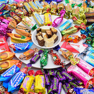 网红俄罗斯混装巧克力零食大礼包组合一整箱女生儿童进口糖果礼盒