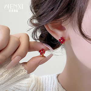 红色锆石四叶草耳扣小巧适合过年的耳环小众设计感高级秋冬耳饰女