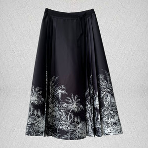 肌理感椰子树黑白印花国风马面裙侧面黑色腰带设计重工捏褶中长裙