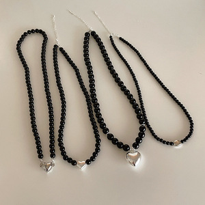 黑色珍珠串珠金属爱心项链女设计感小众复古个性百搭颈链锁骨链