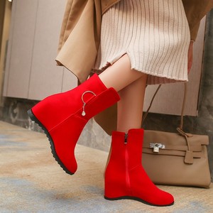 大小码秋冬季新款黑红色婚鞋内增高坡跟女士磨砂绒面珍珠短筒靴子