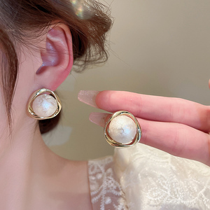 棉花珍珠几何耳钉女韩式小众设计感高级耳环2024新款潮个性耳饰品