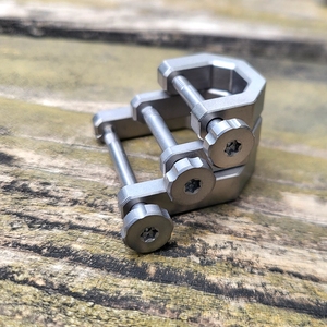 马蹄马镫扣 线切割数控纯钛合金TC4 大中小号D形钥匙旋转连接锁扣
