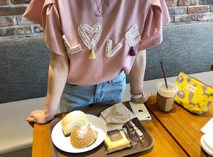 猪小虫韩国进口女装代购 18夏新品粉色荷叶袖胸前…