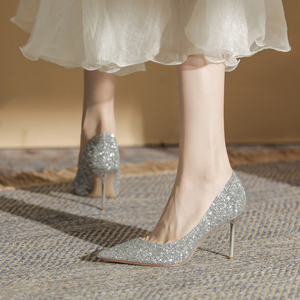 银色尖头亮片水晶新娘婚纱婚鞋女2023新款法式细跟礼服鞋高跟单鞋