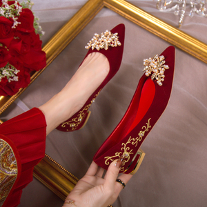 红色平底婚鞋新娘鞋婚纱秀禾两穿2023年新款粗跟单鞋女尖头不累脚