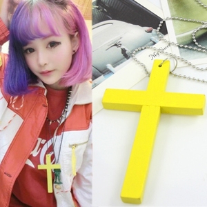 特价品 日本原宿 个性 糖果色木质大十字架女款 夸张项链 吊坠d55