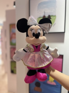 迪士尼正版剪标粉色公主裙米妮毛绒公仔女生娃娃玩偶米老鼠布偶