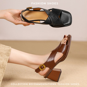 法式复古棕色交叉绑带高跟凉鞋女士新款夏季黑色粗跟一字带罗马鞋