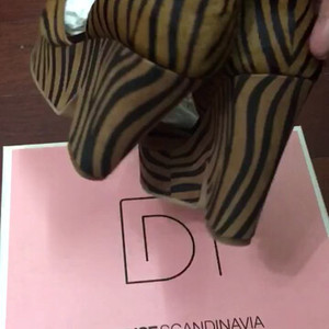 D:FUSE迪芙斯专柜正品坡跟粗跟凉鞋女斑马纹