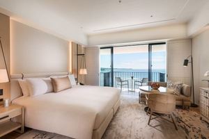 海丽客兰尼冲绳尊贵俱乐部海滨特大床间 - 可使用酒廊