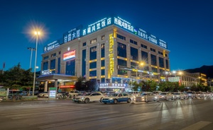 西藏鸿罡饭店豪华大床房