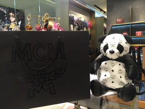 MCM专柜正品 限量 可爱熊猫公仔款单肩双肩两用包 斜挎包M