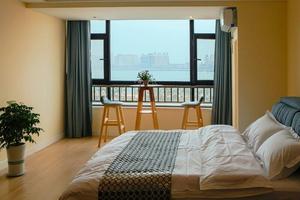 青岛岛城之约度假公寓尊享海景大床房