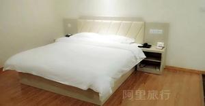 速8酒店(上海洞泾欢乐谷洞业路店)标准大床房