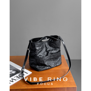 Vibe Ring/慵懒风褶皱水桶包女 秋冬新款可手提头层皮单肩斜挎包