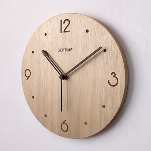 北欧简约实木挂钟客厅家居静音木制时钟圆形创意石英钟表新品促销