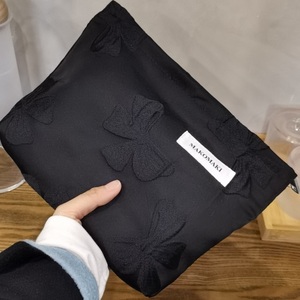 韩国新款高级黑色蝴蝶结化妆包小便携百搭方型高端超大容量收纳袋