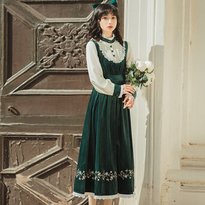 祖母绿拼接法式2022设计款式高级感丝绒连衣裙复古刺绣气质中长裙
