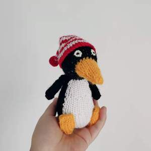 手工棒针编织圣诞小企鹅毛线玩偶娃娃摆件拍照道具成品生日礼物