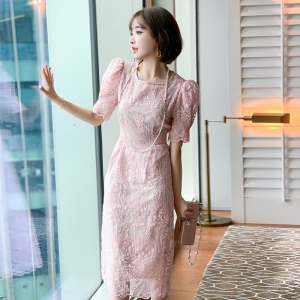 MIUCO重工刺绣蕾丝花纹圆领宫廷袖高腰系带纯色连衣裙