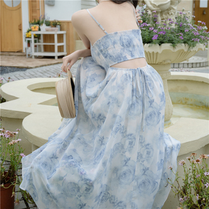 蓝色干枯玫瑰碎花仙女裙后背露腰小心机设计感吊带连衣裙高级感